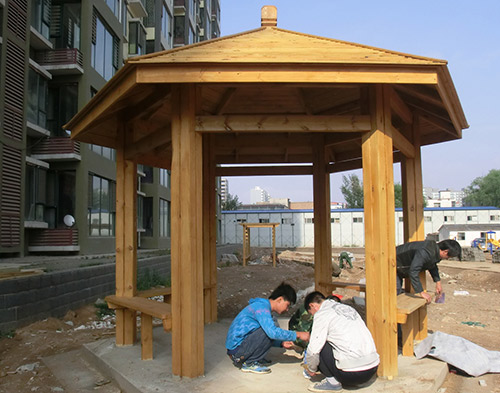 木質涼亭